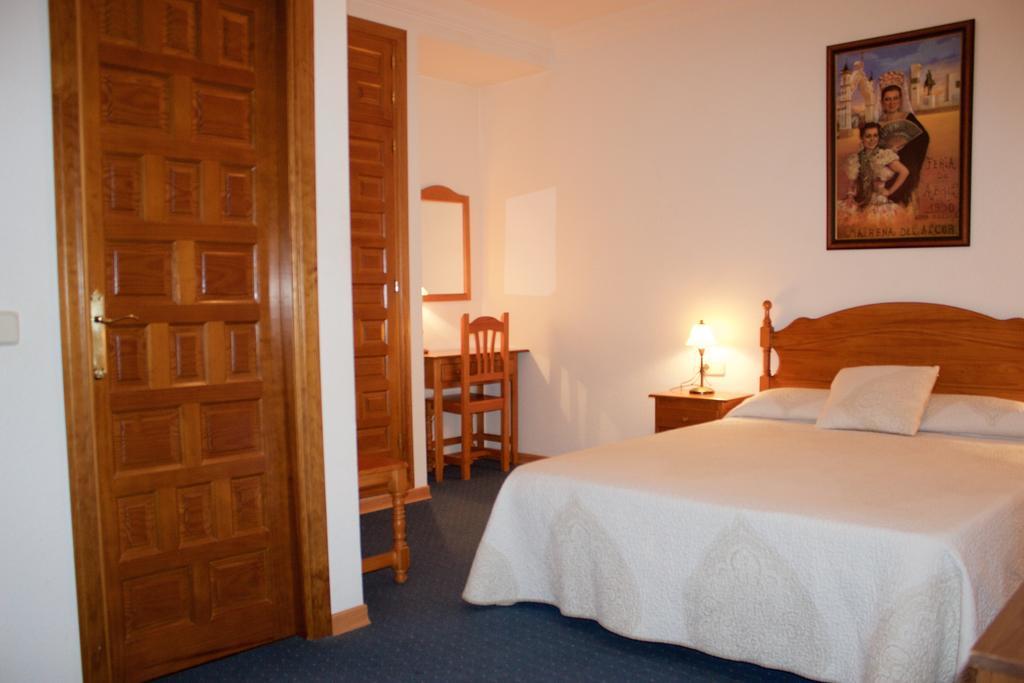 Hotel Mairena Mairena De Alcor Zewnętrze zdjęcie